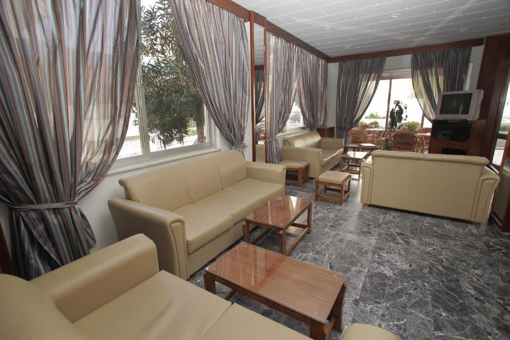 Evans Hotel 2*